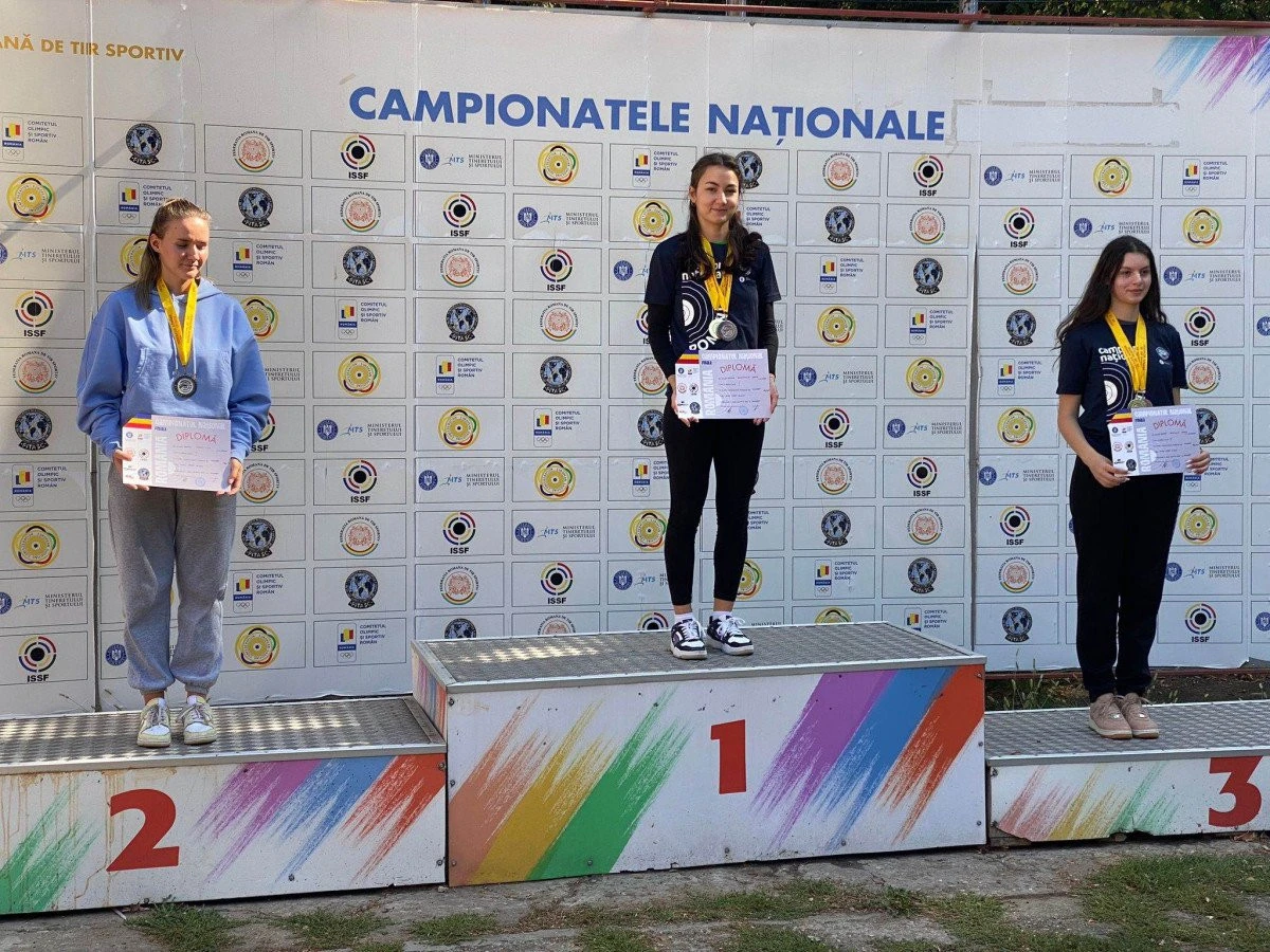 Pistolara arădeană Daria Haristiade a țintit trei medalii și la tineret: este campioană națională la pistol sport!