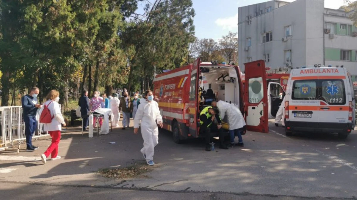 Plan roșu de intervenție la Spitalul Județean din Suceava, unde o secție complet nouă a luat foc