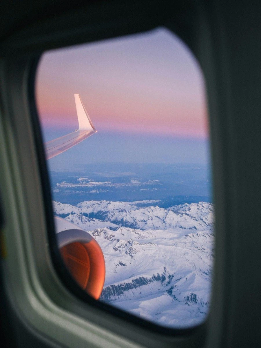 Planificarea Călătoriei Perfecte: Bilete de Avion Praga-București-Dubai cu Ryanair