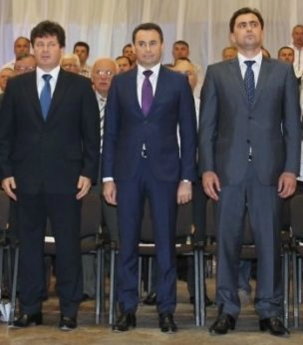 PNL a început campania „curată“. Liberalii au umplut Aradul cu mizerii electorale