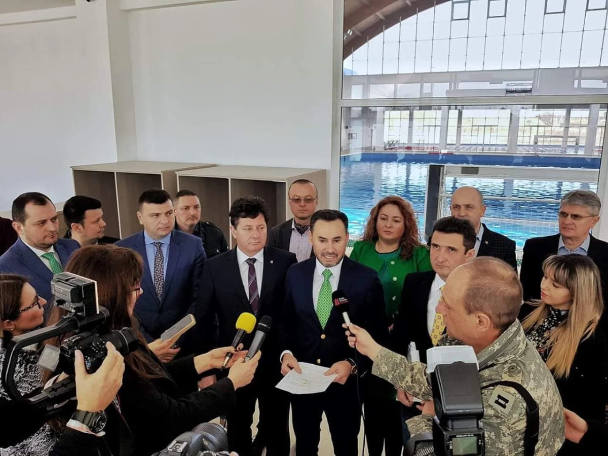 PNL Caracalul de Vest a "inaugurat" bazinul de polo, finalizat de 5 luni, care rămâne în continuare închis