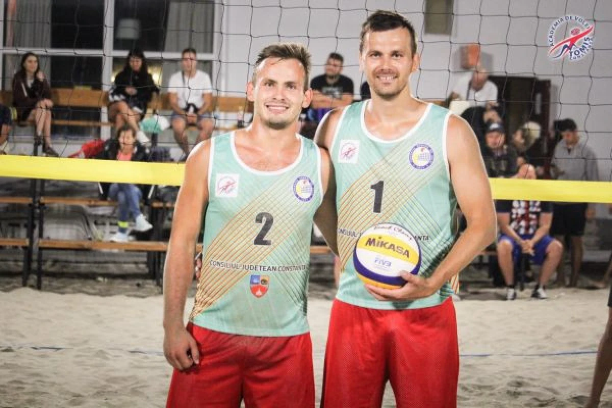 Podium cu arădeni, la turneul de beach-volley de la Mamaia