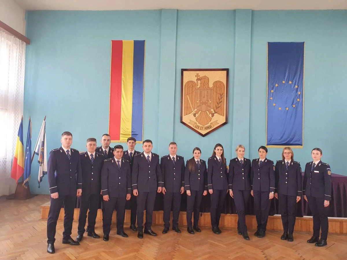 Poliția Arad se întărește cu 13 absolvenți ai școlilor de agenți