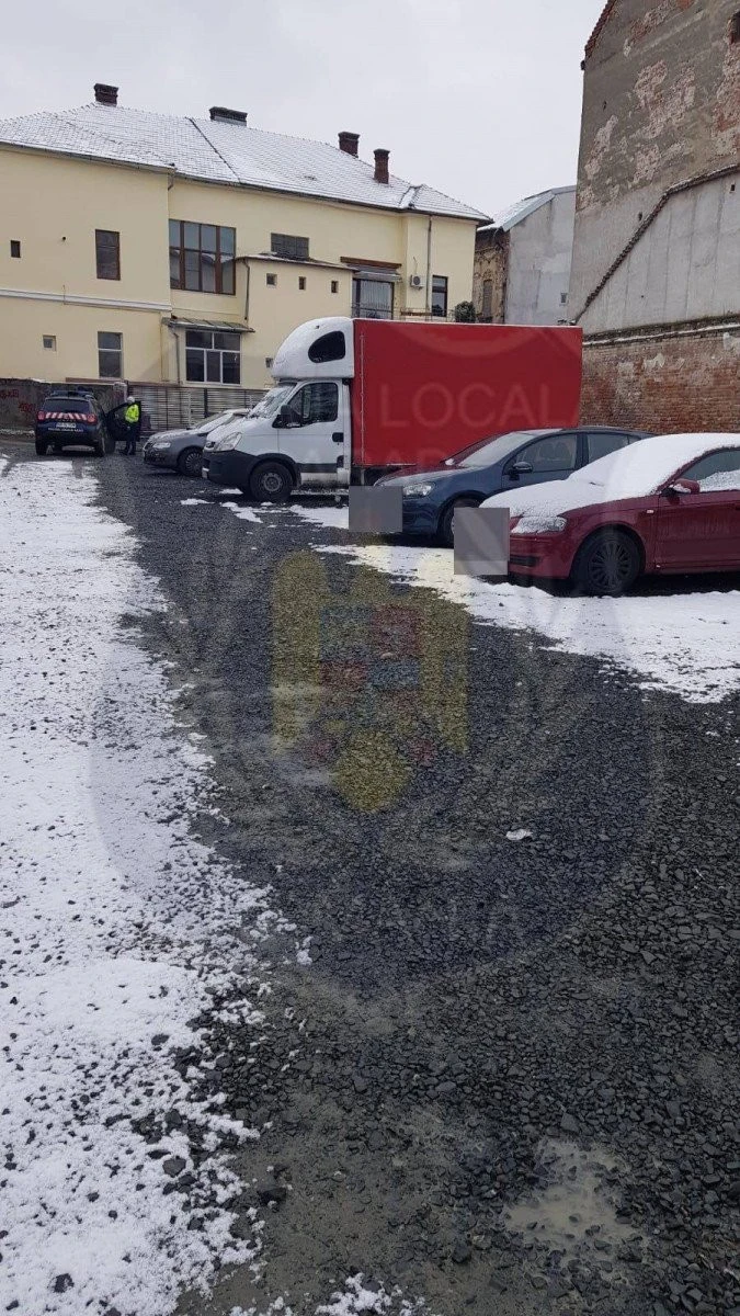 Poliția Locală, pusă la curățat parcarea „Aviator Georgescu“ pentru mașinile lui Bibarț