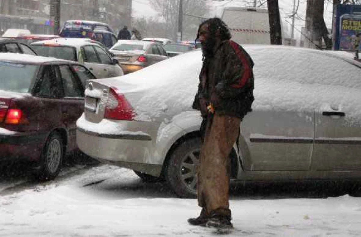 Poliția locală și DDAC vin în sprijinul oamenilor fără adăpost