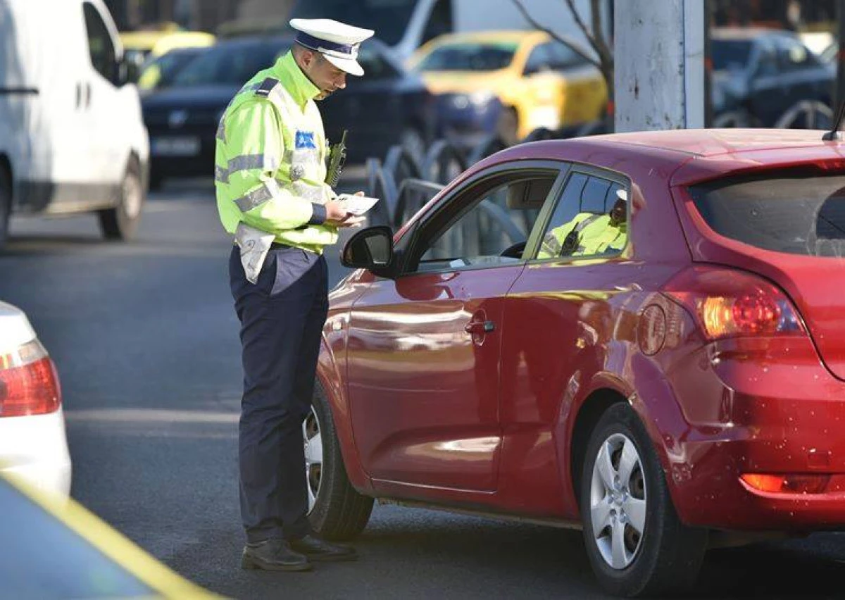 Polițist versus șoferiță cu silicoane. Discuție viralizată de MAI