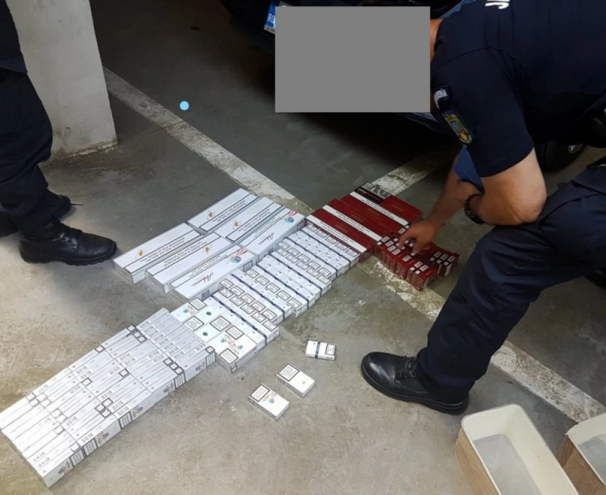 Polițiștii arădeni au confiscat peste 7.000 de țigarete de la o femeie din Lipova