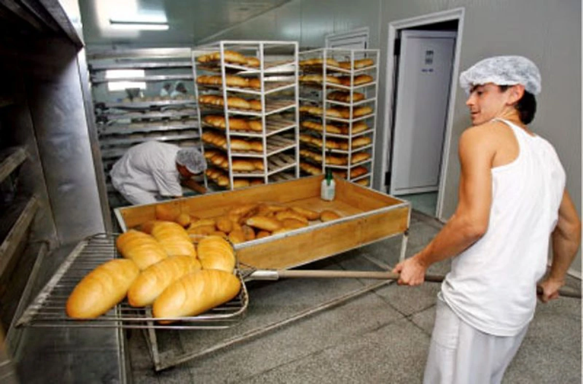 Polițiștii arădeni au confiscat peste o tonă de produse de patiserie și panificație