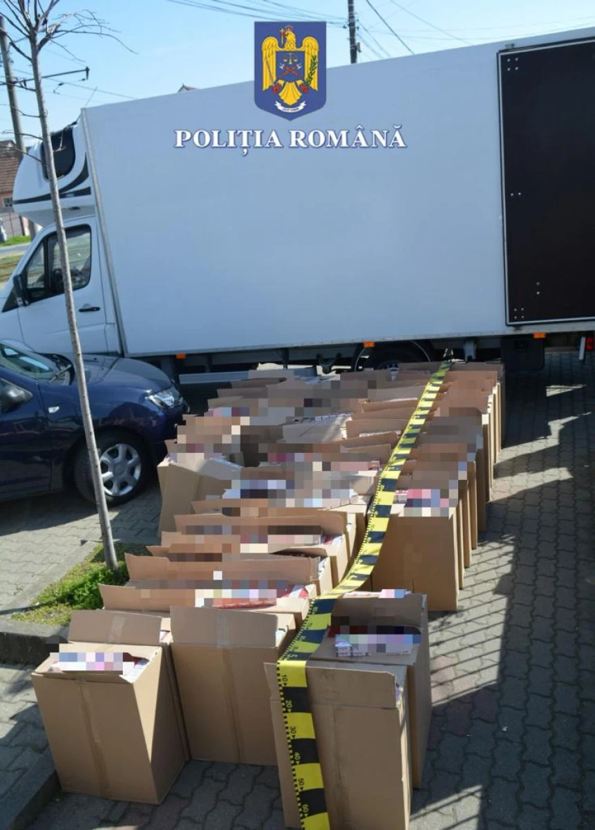 Polițiștii arădeni au confiscat țigarete în valoare de 2 milioane de lei. Mai mulți traficanți au fost arestați