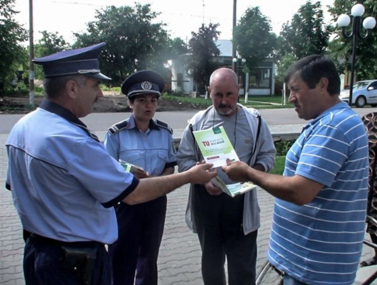 POLITISTII ARADENI AU DESFASURAT ACTIUNI PENTRU PREVENIREA FAPTELOR ANTISOCIALE