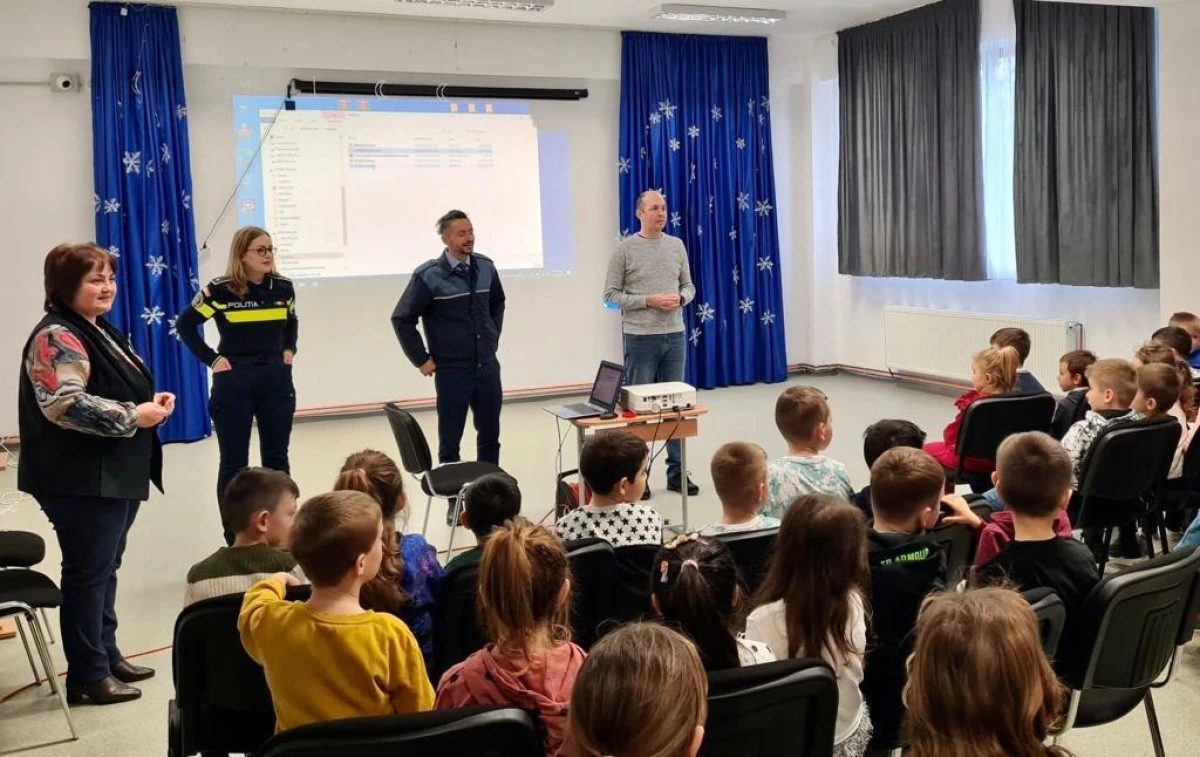 Polițiștii arădeni au discutat cu elevii despre violența în scoli și efectele consumului de droguri