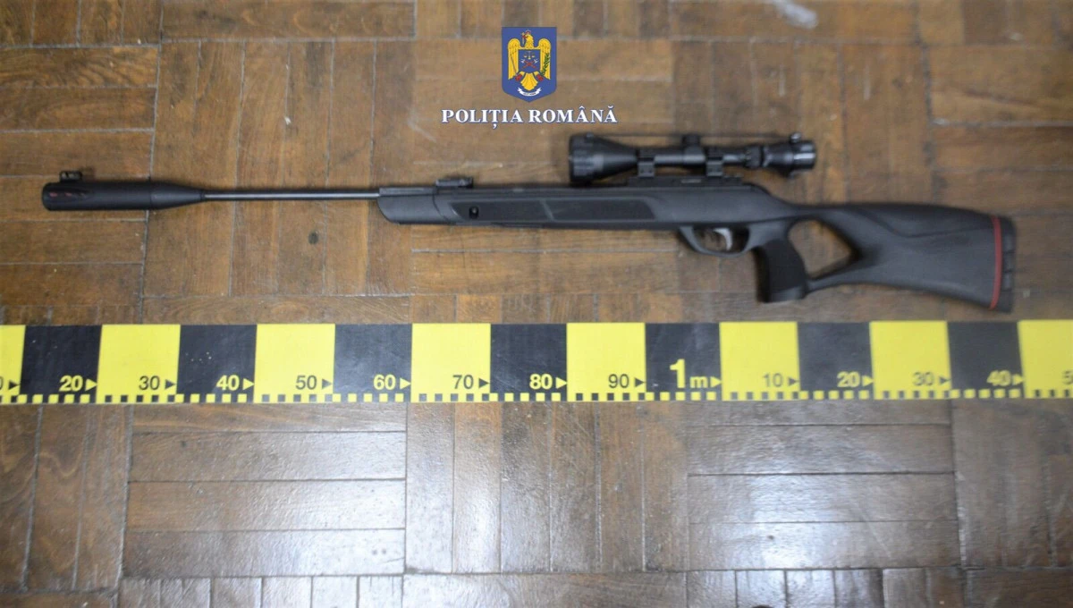 Polițiștii arădeni au găsit o armă și muniție, în locuința unui bărbat  din Târnova