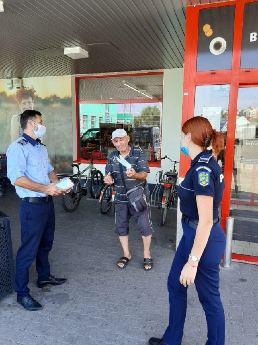 Polițiștii arădeni continuă activitățile de prevenire a răspândirii COVID-19