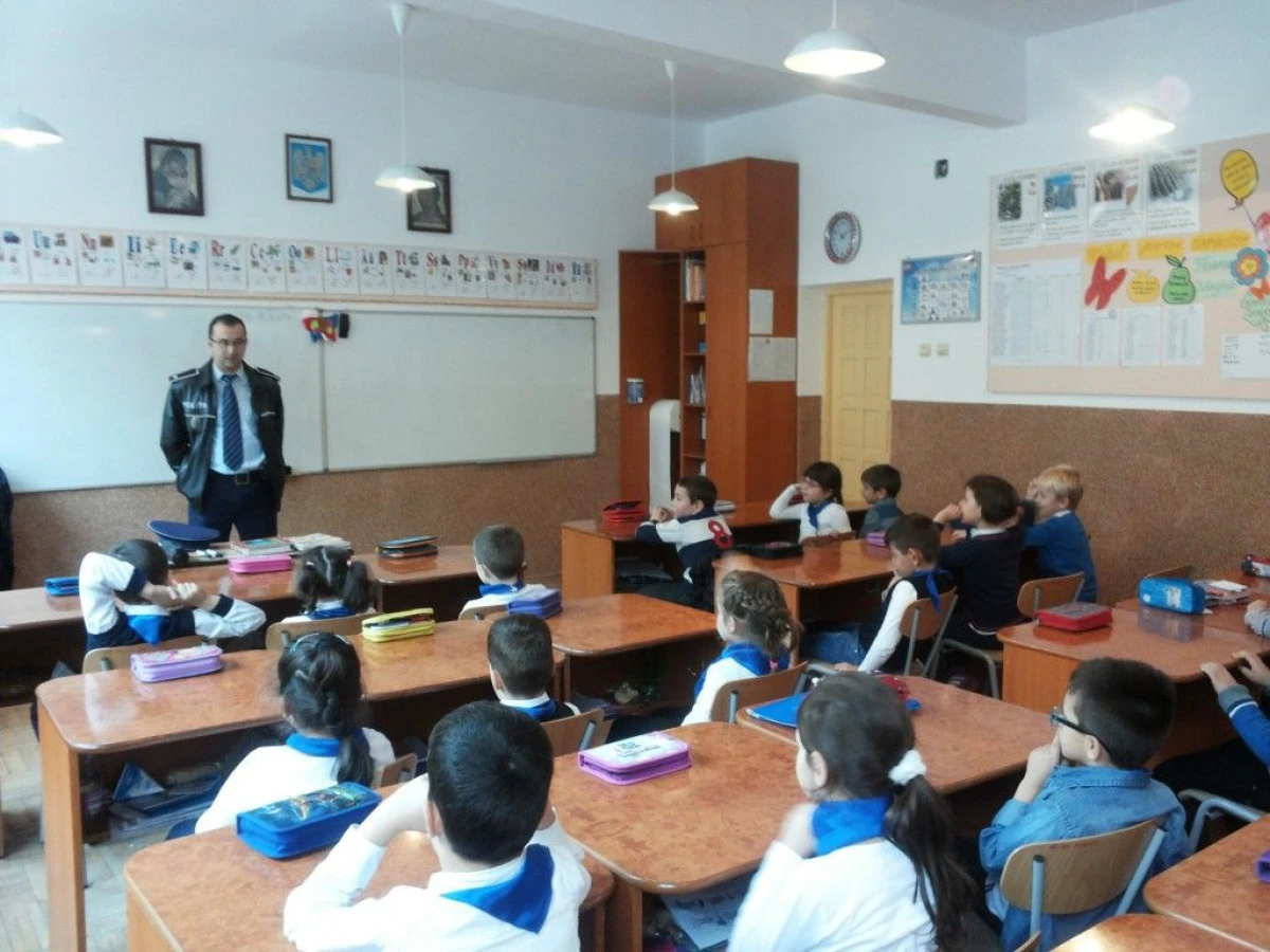 POLITISTII ARADENI, PREZENTI LA “SAPTAMANA PARINTILOR“
