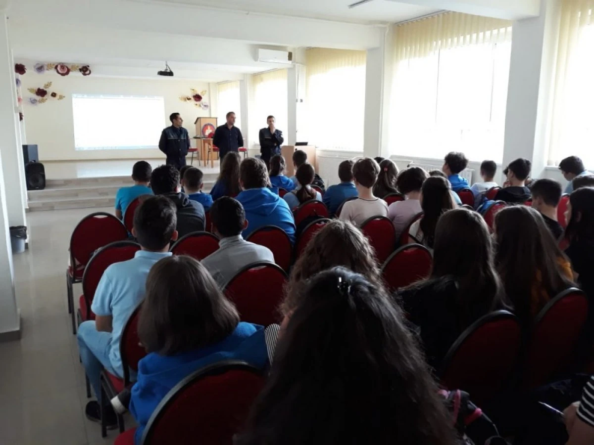 Polițiștii arădeni s-au întâlnit cu elevii, în cadrul „Săptămânii Prevenirii Criminalității”