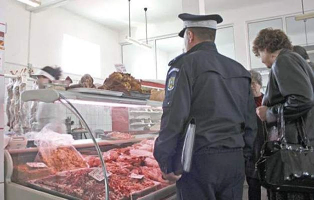 POLIȚIȘTII ARĂDENI VERIFICĂ LEGALITATEA COMERȚULUI CU ALIMENTE