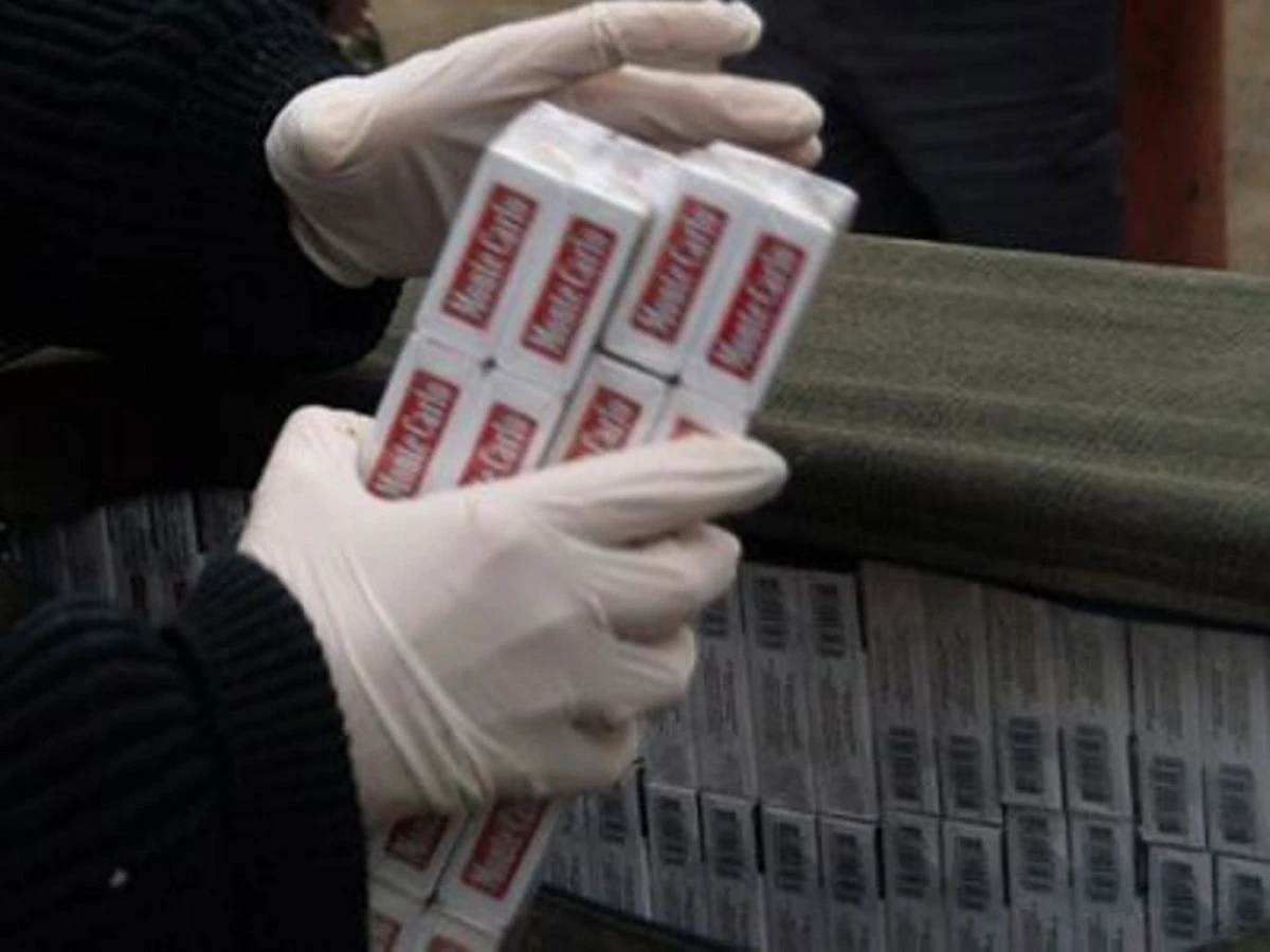 POLITISTII AU CONFISCAT UN TRANSPORT ILICIT DE TIGARETE