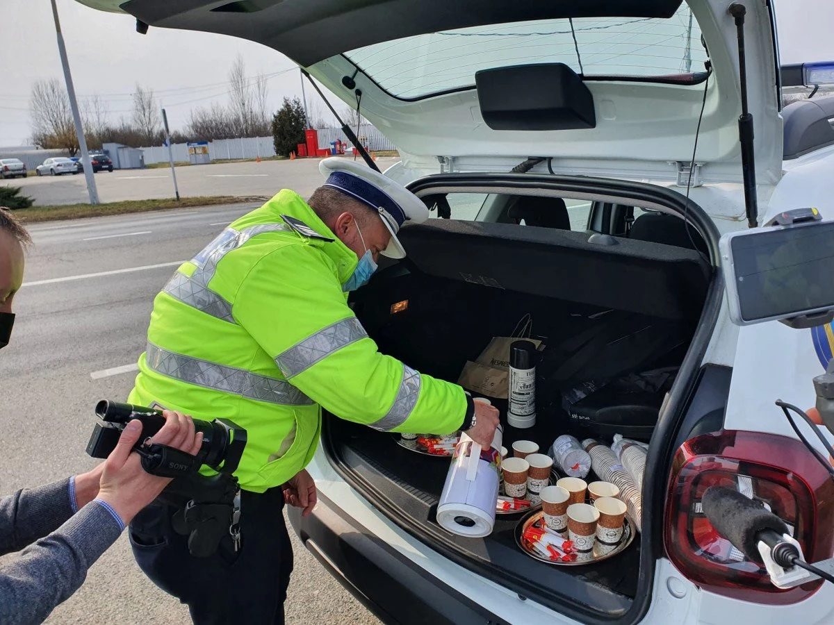 Polițiștii au oferit cafea șoferilor, pe drumul Arad - Nădlac