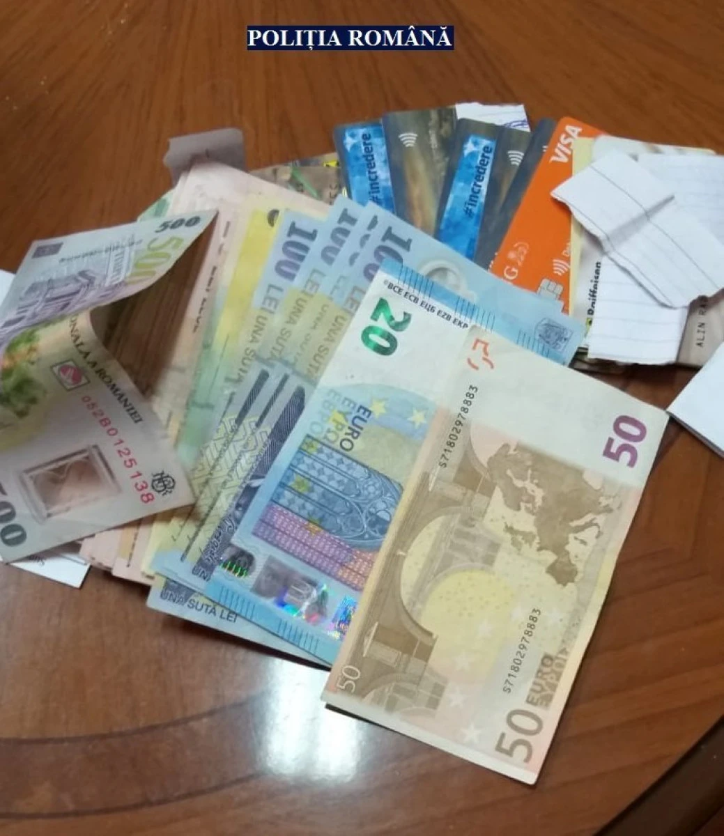 Polițiștii au reținut un cămătar din Vânători. Zeci de persoane au căzut victime bărbatului