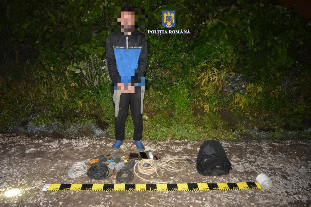 Polițiștii din Săvârșin au prins un hoț specializat în furtul de cabluri electrice