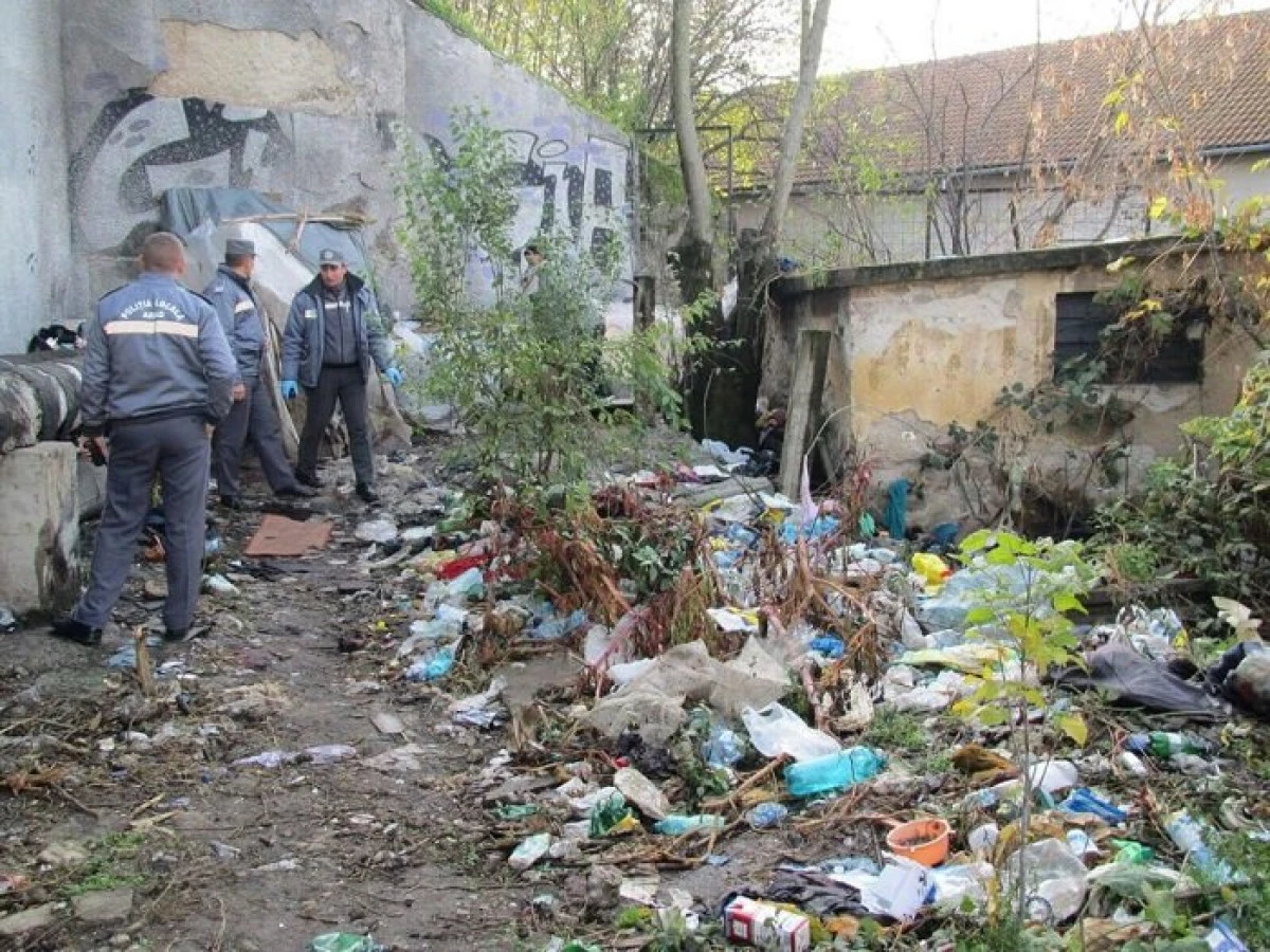 Polițiștii locali au luat cu asalt Piața Gării. Vizate, persoanele fără adăpost