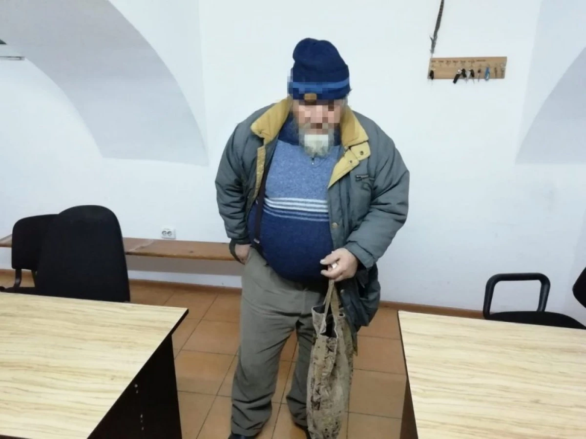 Polițiștii locali au prins un pensionar „specializat“ în incendierea containerelor de gunoi