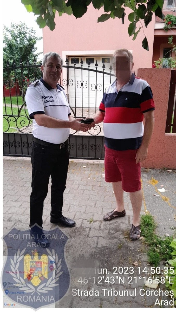 Polițiștii locali din Arad au recuperat un portofel pierdut, cu ajutorul unui cetățean