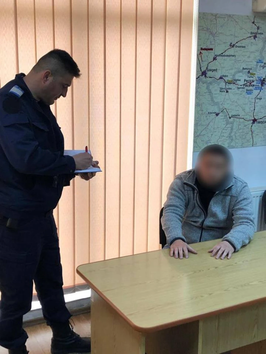 Polițiștii locali din Pecica au prins un bărbat care propunea partide de sex elevelor de liceu