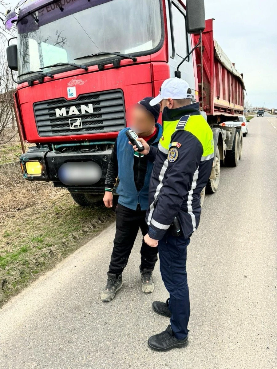 Polițiștii, obligați să îi testeze pentru alcool și pe șoferii cu sticle de băutură goale în mașină