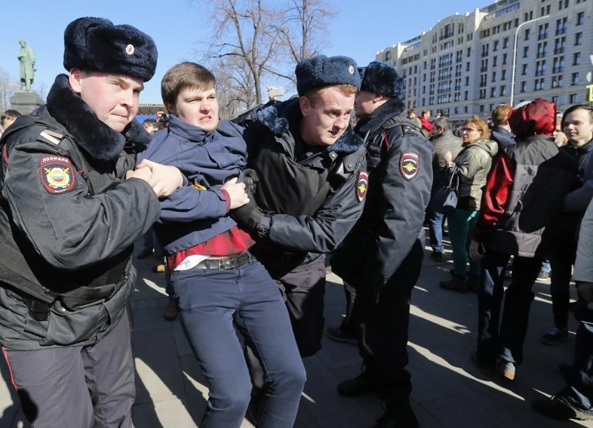 Polițiștii ruși au arestat 700 de protestatari și pe principalul rival politic al lui Putin