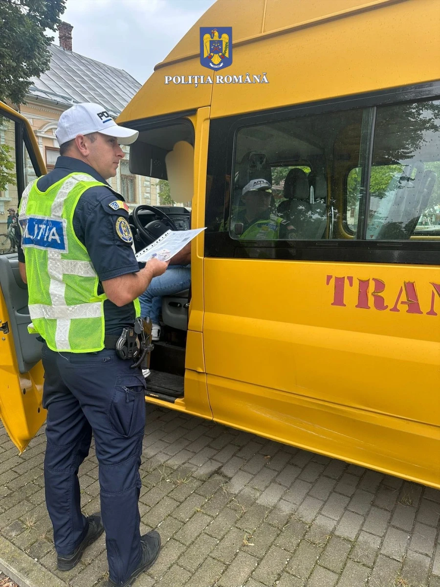 Polițiștii rutieri arădeni au început verificarea microbuzelor școlare