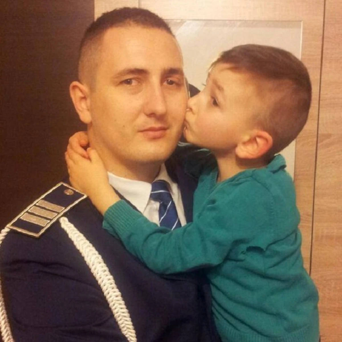 Polițistul erou din Șiria are nevoie de noi pentru a-și recăpăta vederea