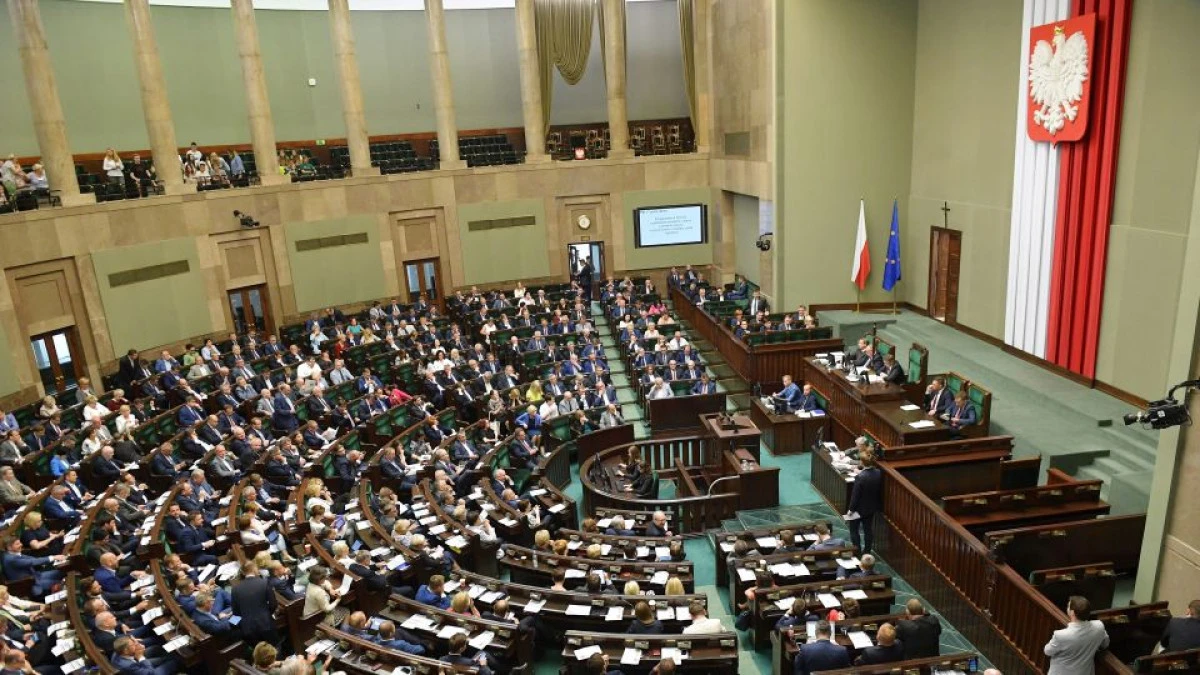 Polonia: Noul parlament declară neconstituţionale reformele sistemului judiciar promovate de fostul guvern