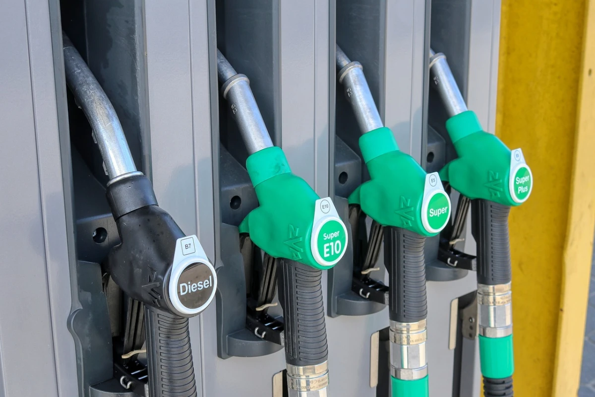 Polonia reduce TVA și accizele la carburanți