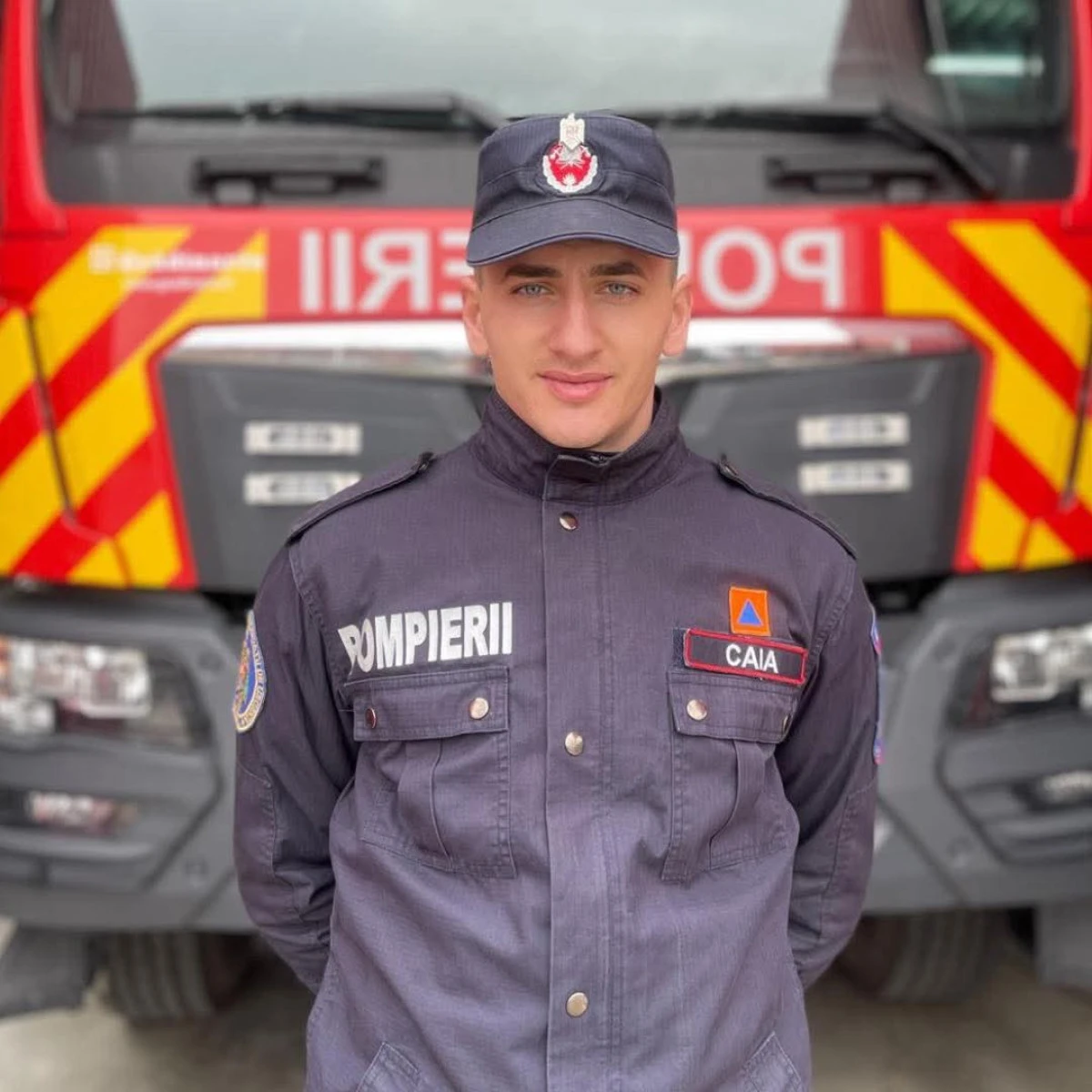 Pompier aflat în timpul liber, intervenție salvatoare la Sintea Mare. Incendiul a fost stins înainte să cuprindă acoperișul