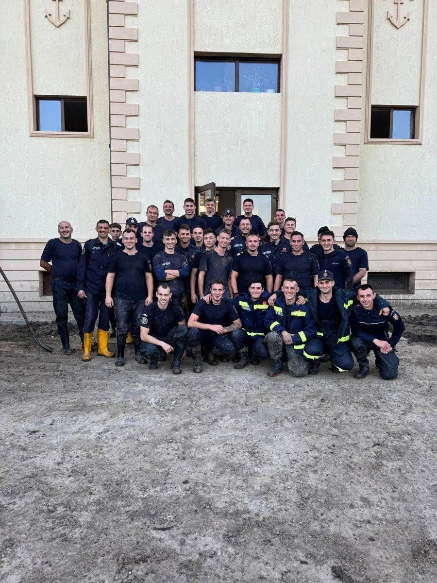 Pompierii militari arădeni au încheiat cu succes misiunea din județul Galați