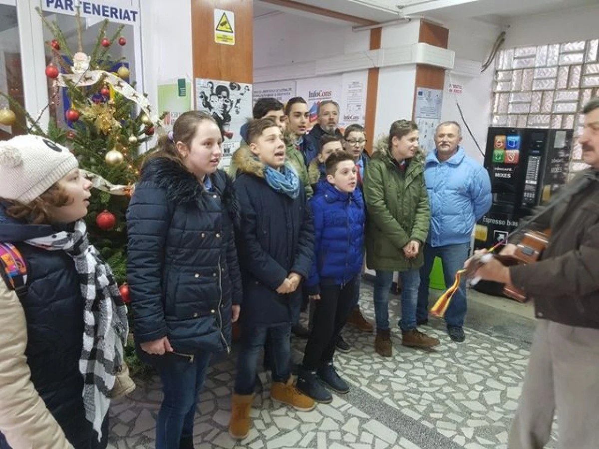 Porți deschise pentru colindători la IPJ Arad