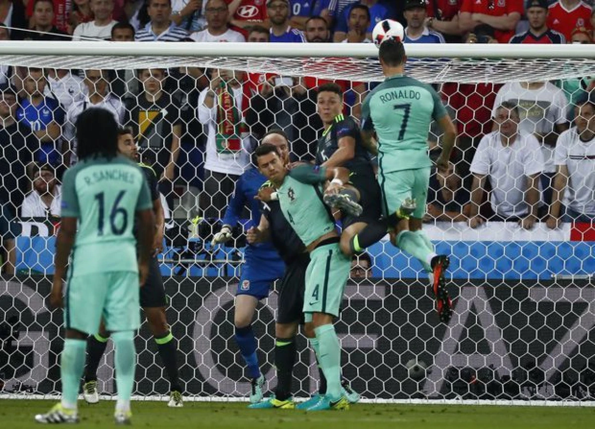 PORTUGALIA - ŢARA GALILOR 2-0 ŞI LUSITANII SUNT ÎN FINALA EURO