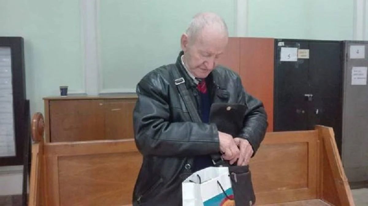 Povestea bătrânelului de 87 de ani, fost deținut politic, care a venit să vadă cu propriii ochi sentința lui Ion Ficior
