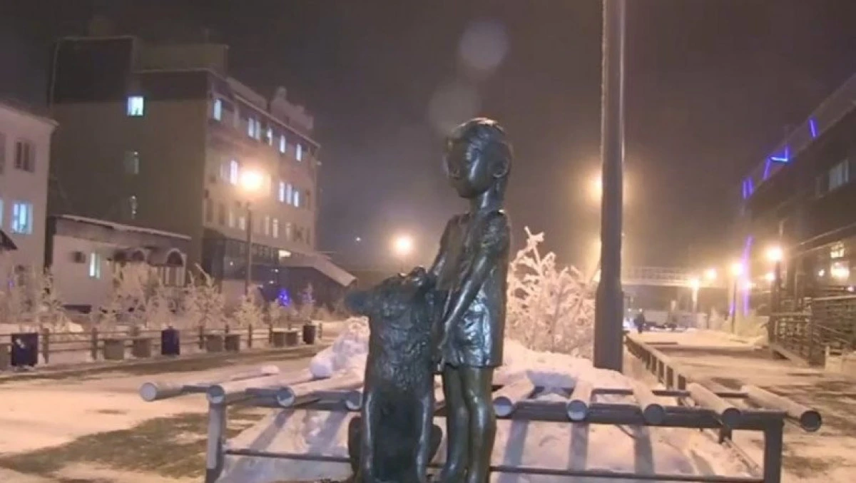 Povestea fetiței căreia i s-a ridicat o statuie de bronz în inima Siberiei