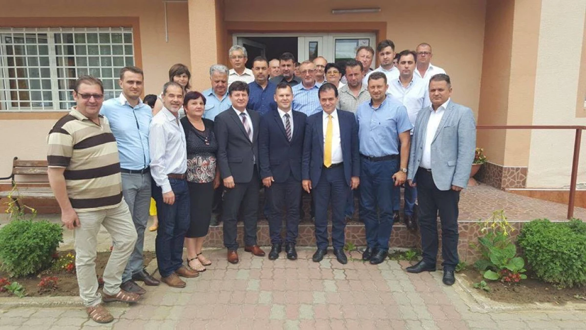 Poză de grup fără apostolul principal!