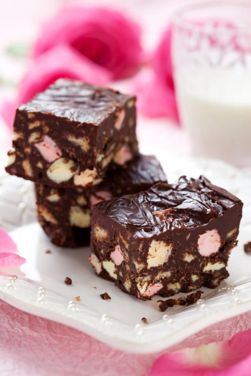 PRAJITURA "ROCKY ROAD" CU NUCI