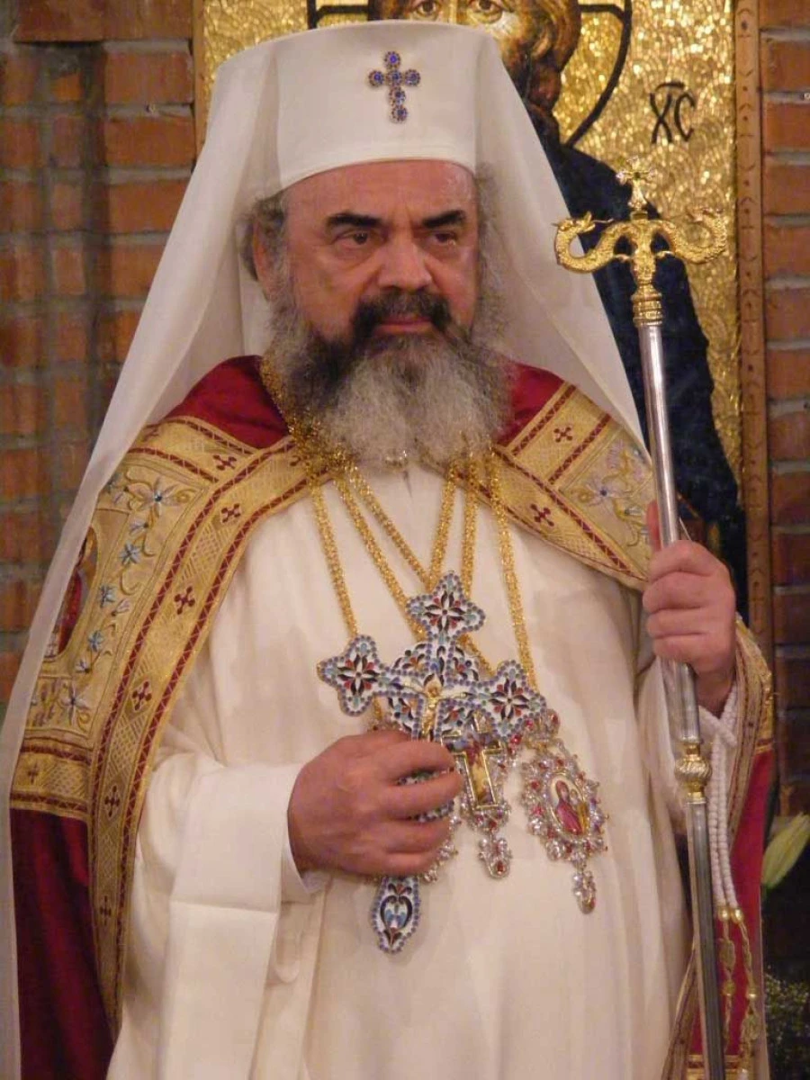 PREAFERICITUL DANIEL ISI CERE IERTARE TINERILOR