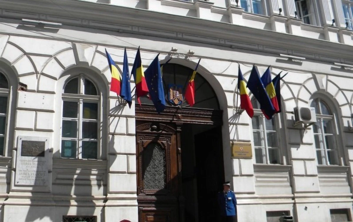 Prefectura Arad dă în judecată Primăria pentru a obține Palatul Administrativ