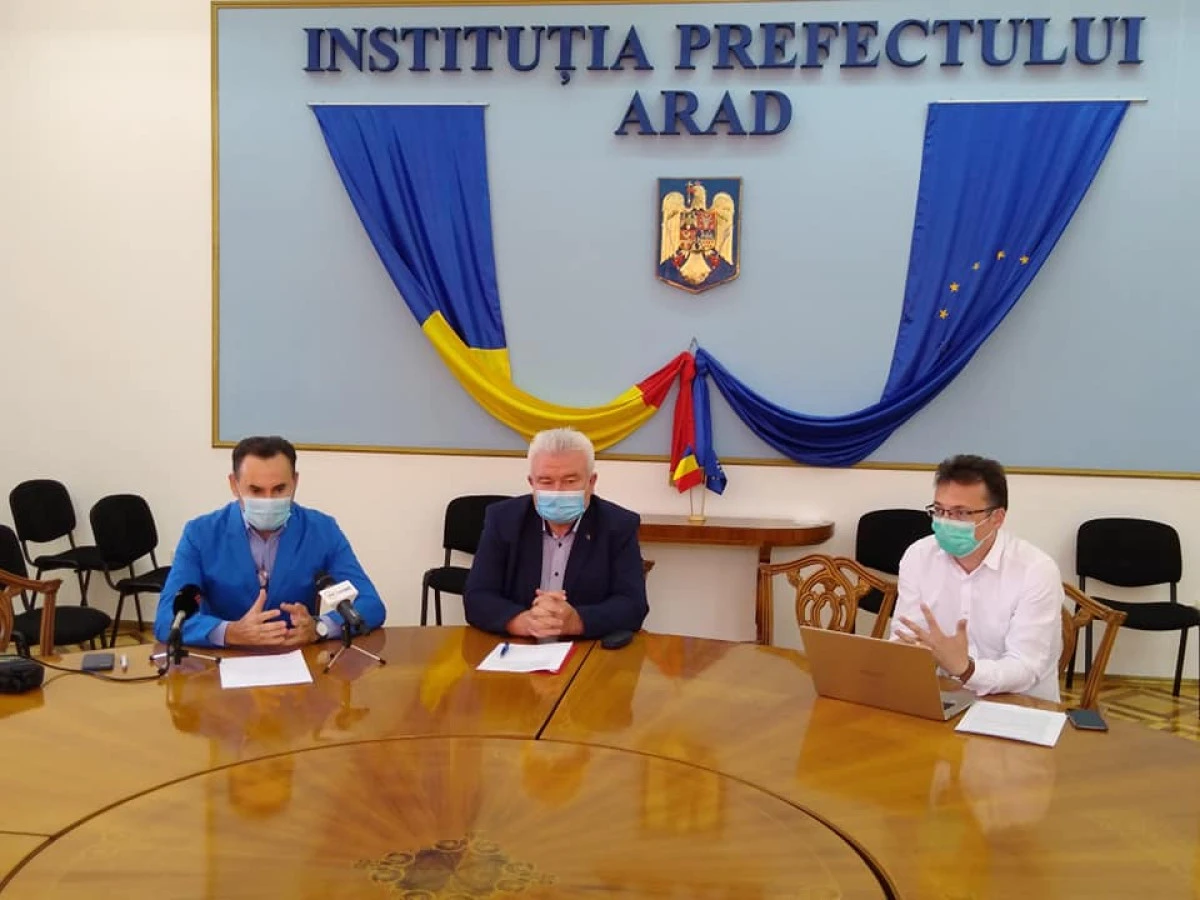 Prefectura și DSP Arad ignoră focarul de COVID-19, din Sâmbăteni. Singurul medic din sat a fost depistat pozitiv