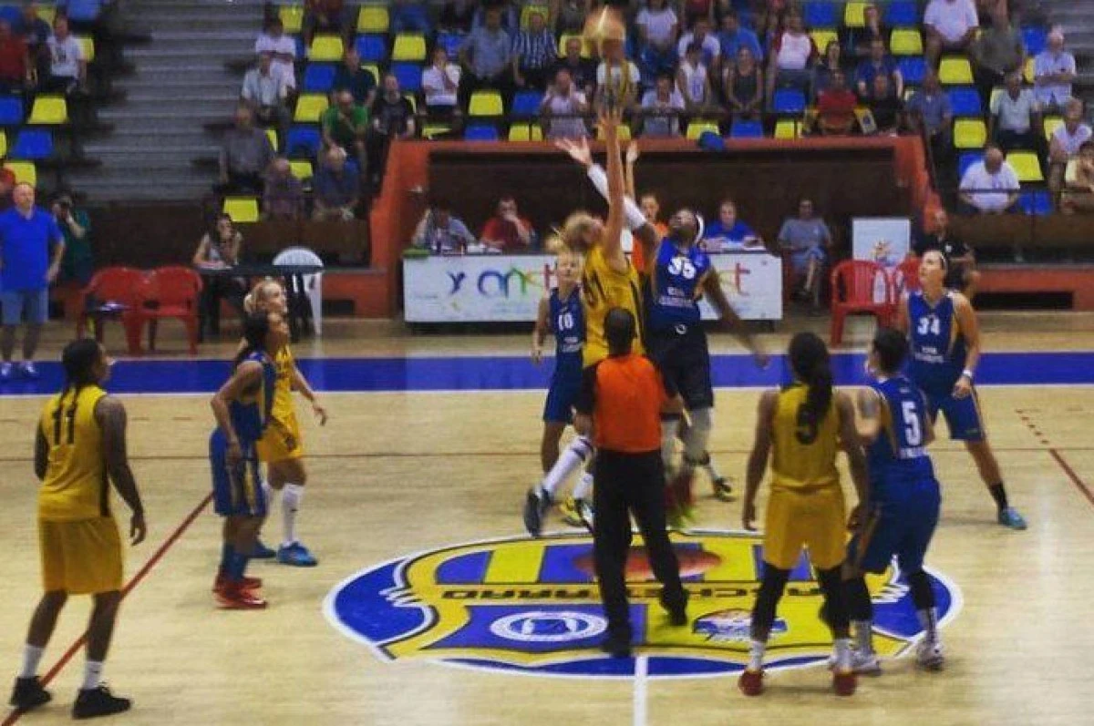 PREGATITE PENTRU DERBY: UNIV.GOLDIS ICIM ARAD - RAPID BUCURESTI 92-21