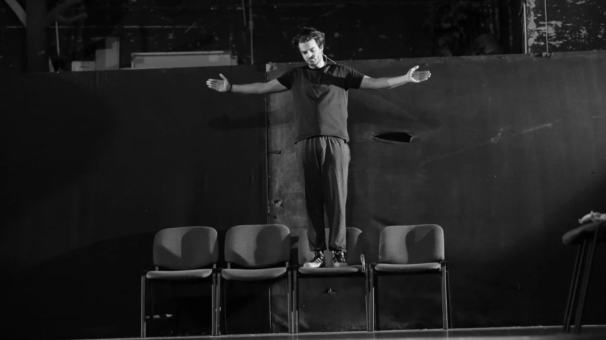 Premieră absolută pe scena Teatrului Clasic „Ioan Slavici”: „Our Last Terminal. Platonovka”, un spectacol de Botond Nagy