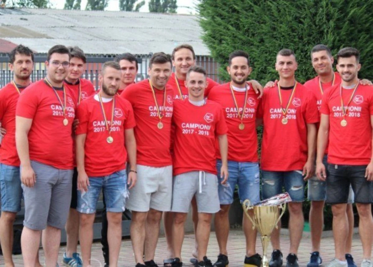 Premiere şi Luciano merg în finala naţională de minifotbal