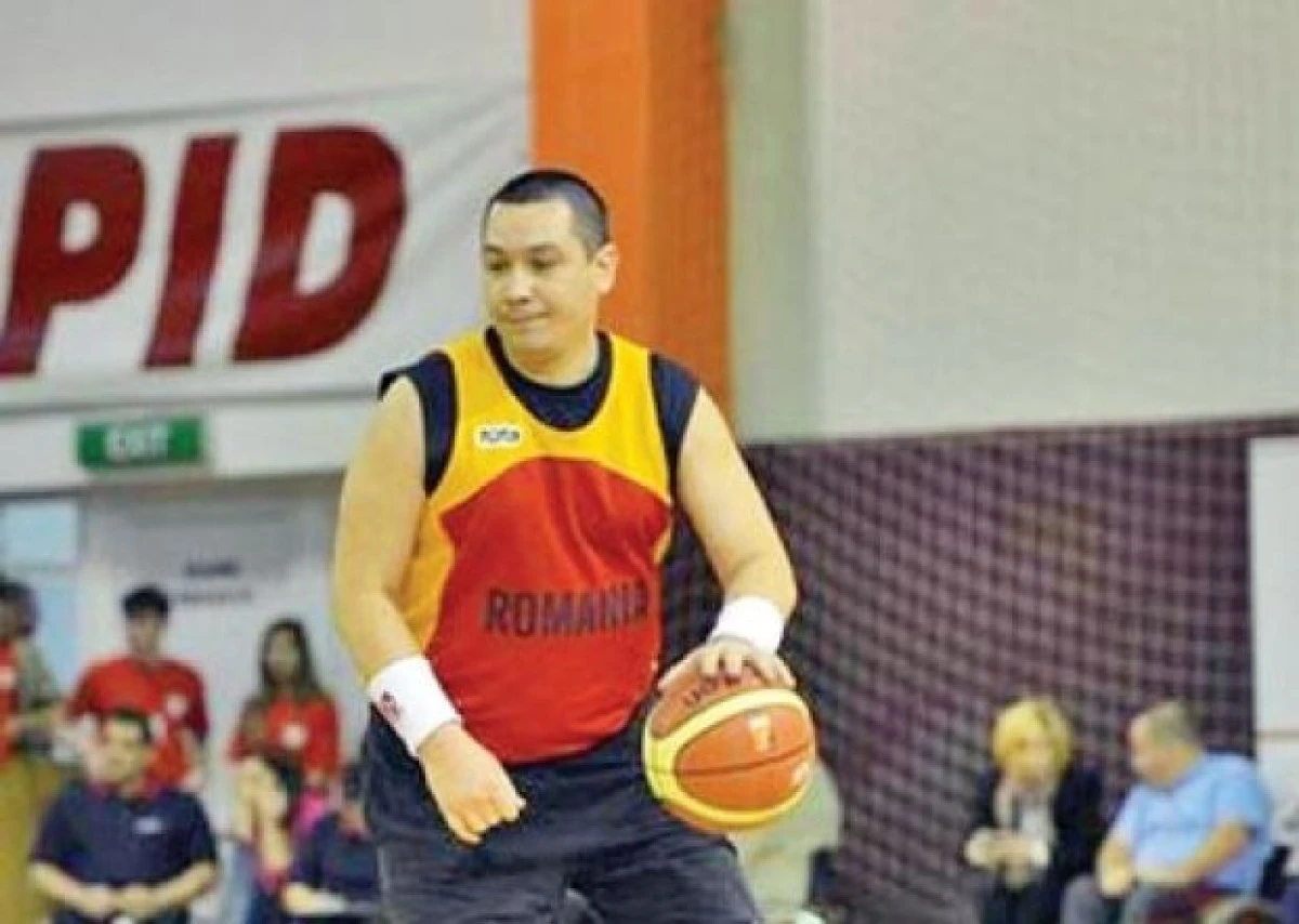 PREMIERUL VICTOR PONTA SI-A LUXAT PICIORUL LA UN MECI DE BASCHET