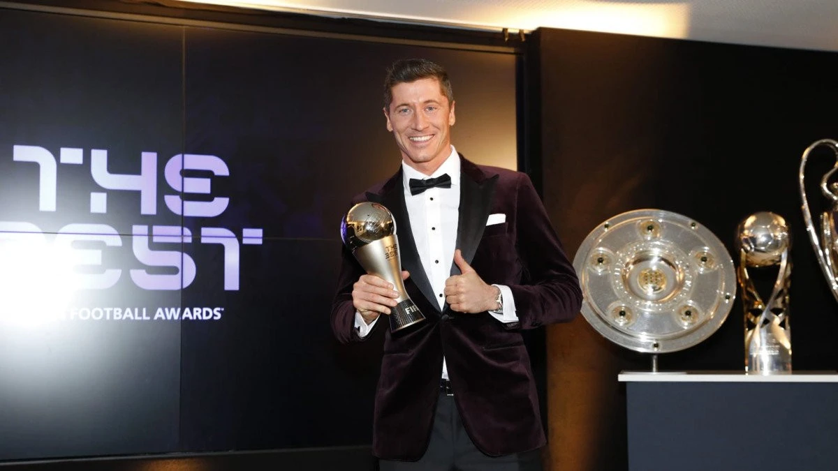 Premiile FIFA: Lewandowski, cel mai bun fotbalist al anului! Ronaldo şi Messi sunt în echipa ideală